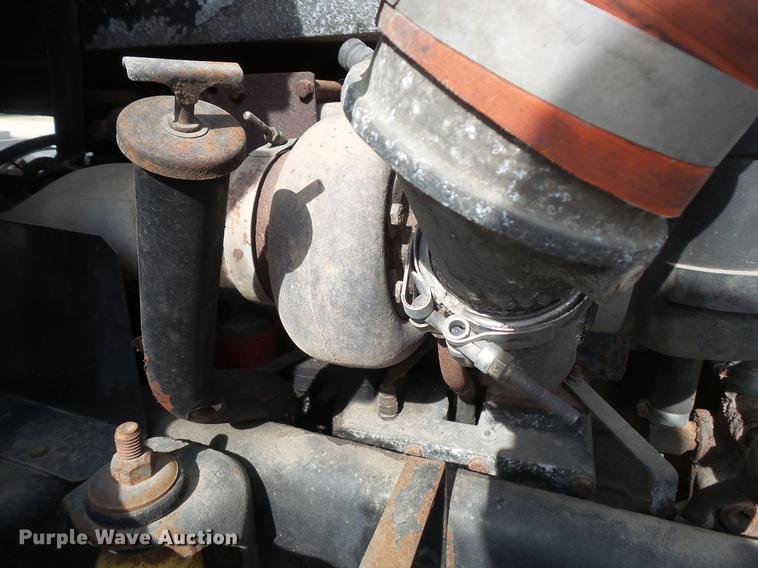 image for item DV9330 1994 International 9200 semi truck