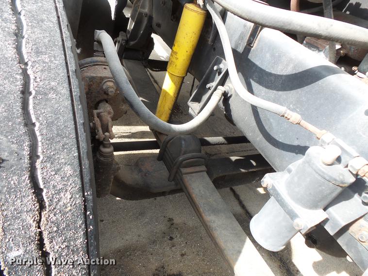 image for item DV9330 1994 International 9200 semi truck