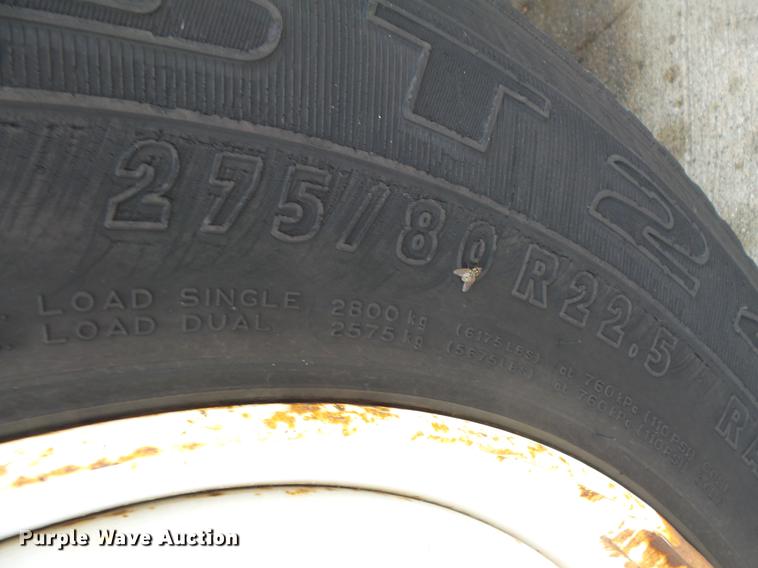 image for item DV9330 1994 International 9200 semi truck