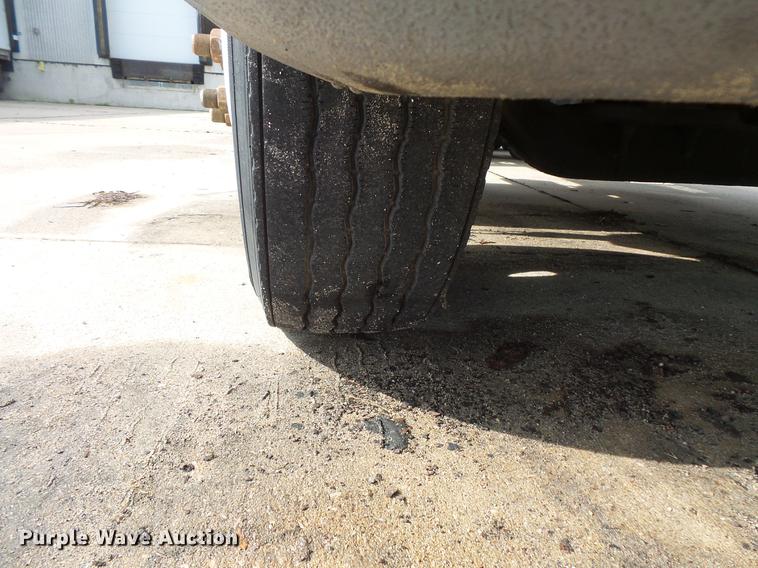 image for item DV9330 1994 International 9200 semi truck