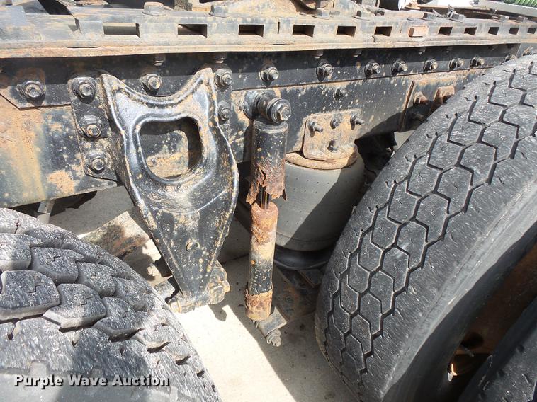 image for item DV9330 1994 International 9200 semi truck