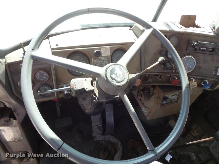 image for item DV9332 1978 Mack R686ST semi truck