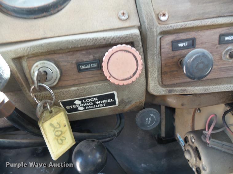 image for item DV9332 1978 Mack R686ST semi truck