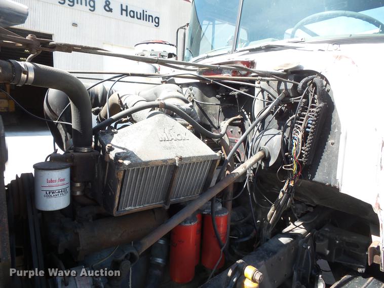 image for item DV9332 1978 Mack R686ST semi truck