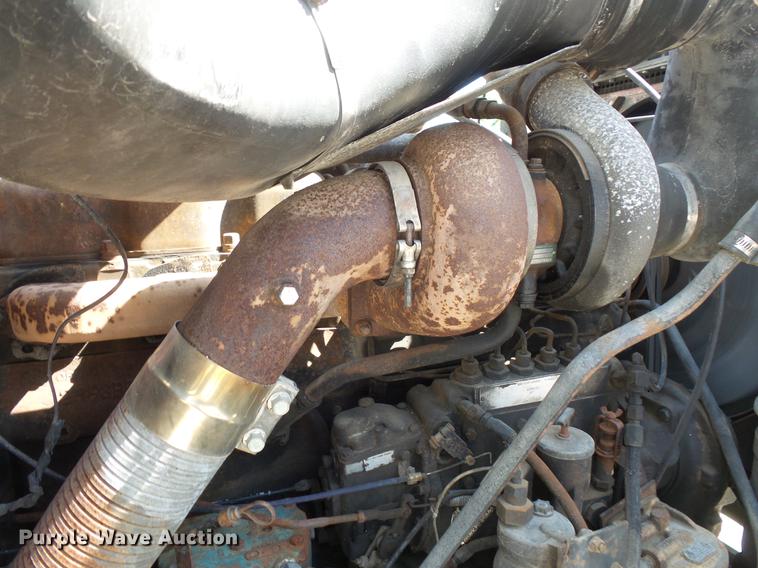 image for item DV9332 1978 Mack R686ST semi truck