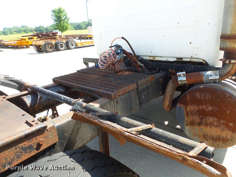 image for item DV9332 1978 Mack R686ST semi truck