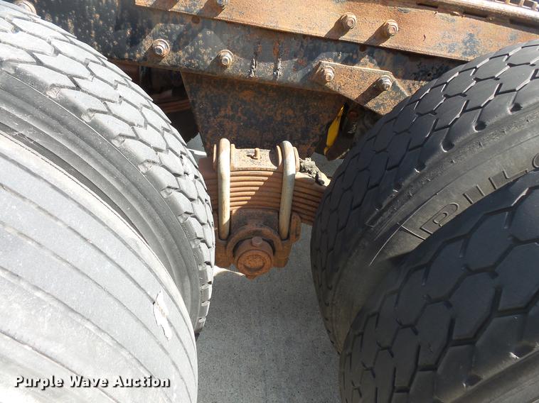 image for item DV9332 1978 Mack R686ST semi truck