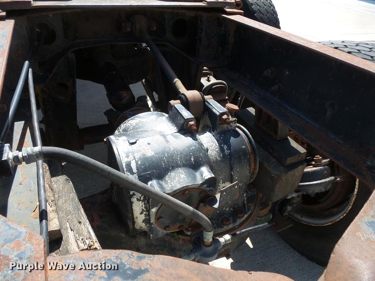 image for item DV9332 1978 Mack R686ST semi truck