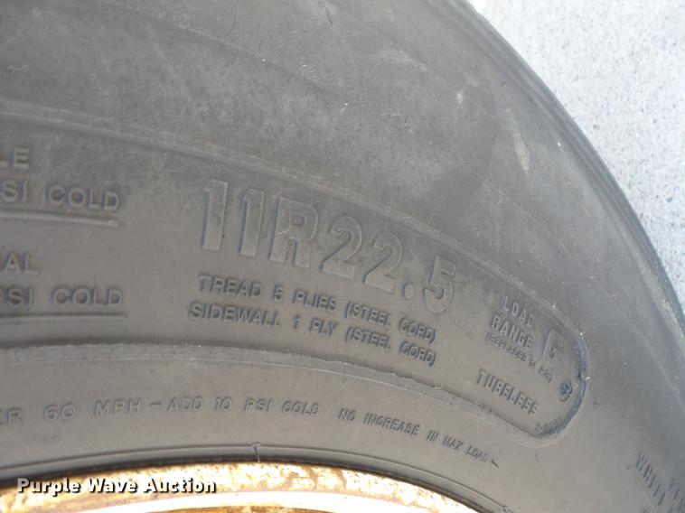 image for item DV9332 1978 Mack R686ST semi truck