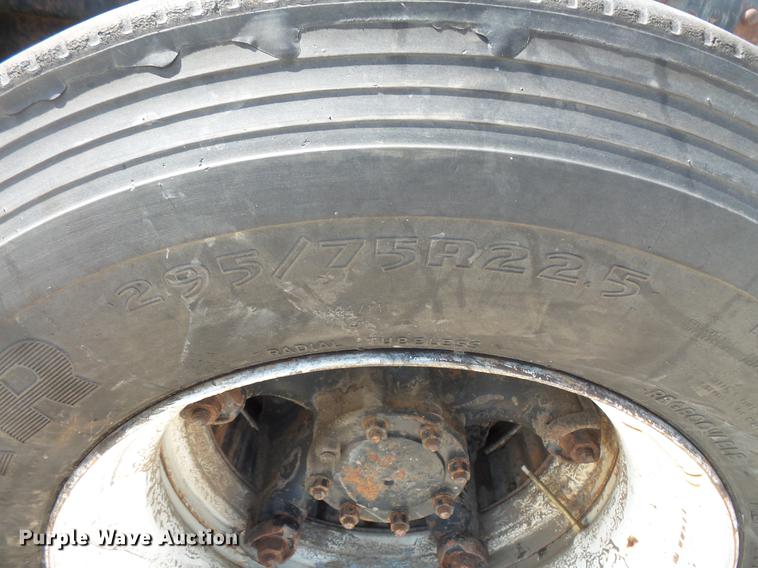 image for item DV9332 1978 Mack R686ST semi truck