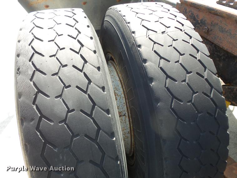 image for item DV9332 1978 Mack R686ST semi truck