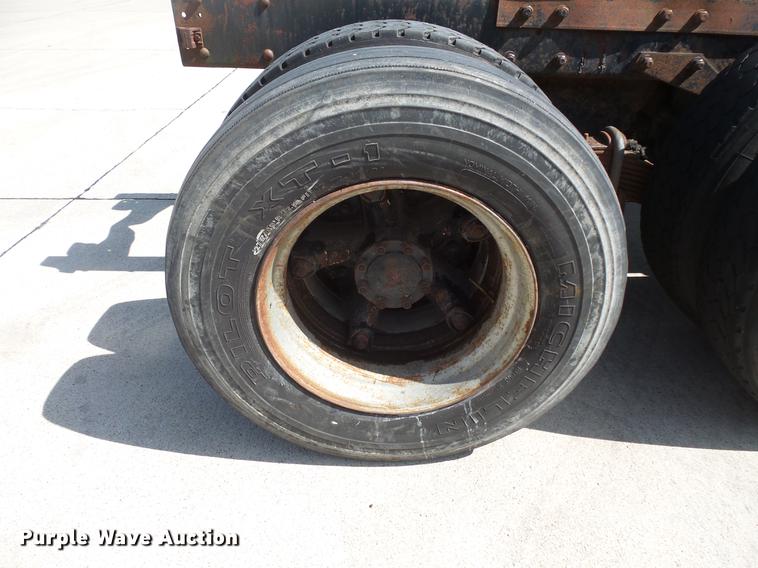 image for item DV9332 1978 Mack R686ST semi truck