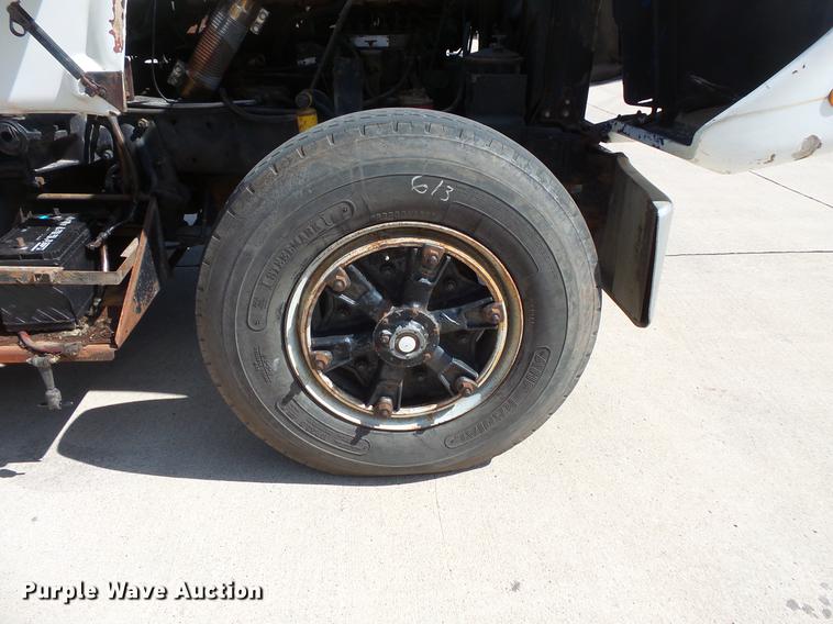 image for item DV9332 1978 Mack R686ST semi truck