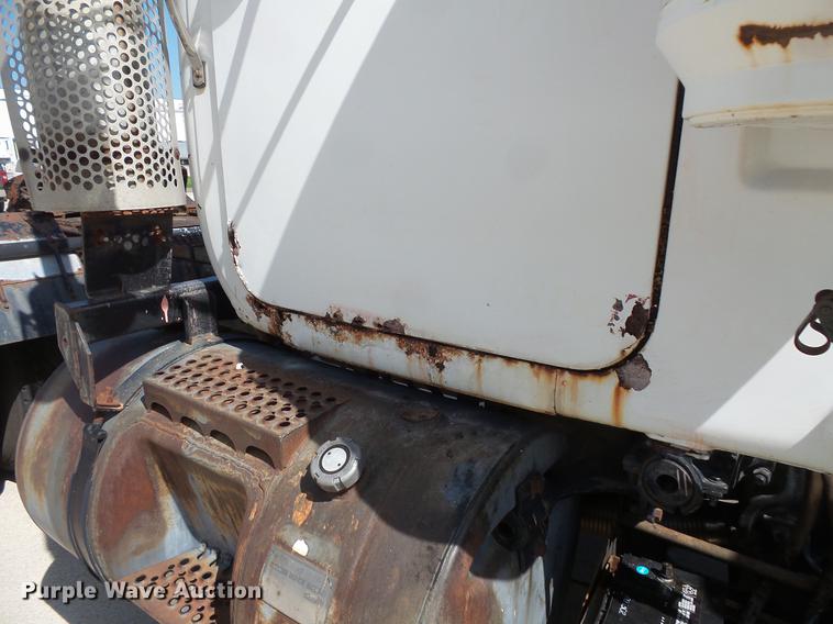 image for item DV9332 1978 Mack R686ST semi truck