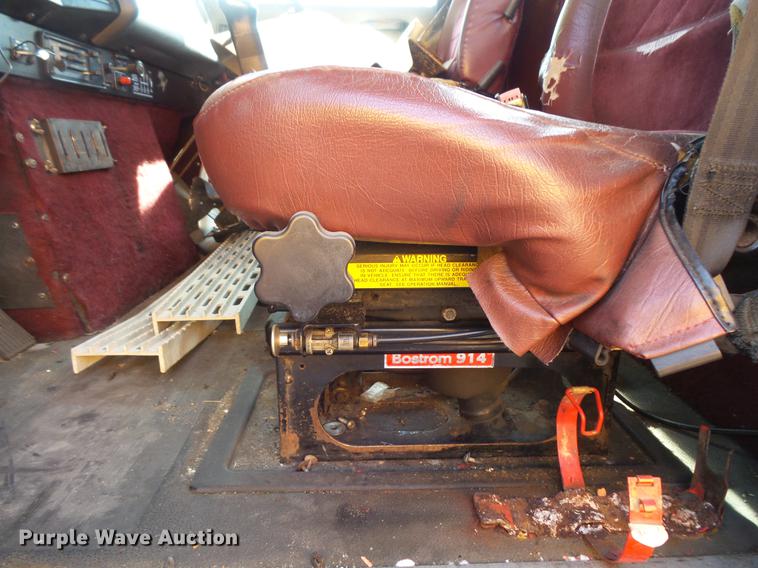 image for item DV9333 1994 International 9200 semi truck