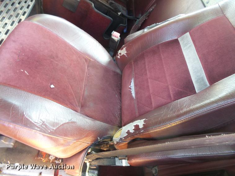 image for item DV9333 1994 International 9200 semi truck