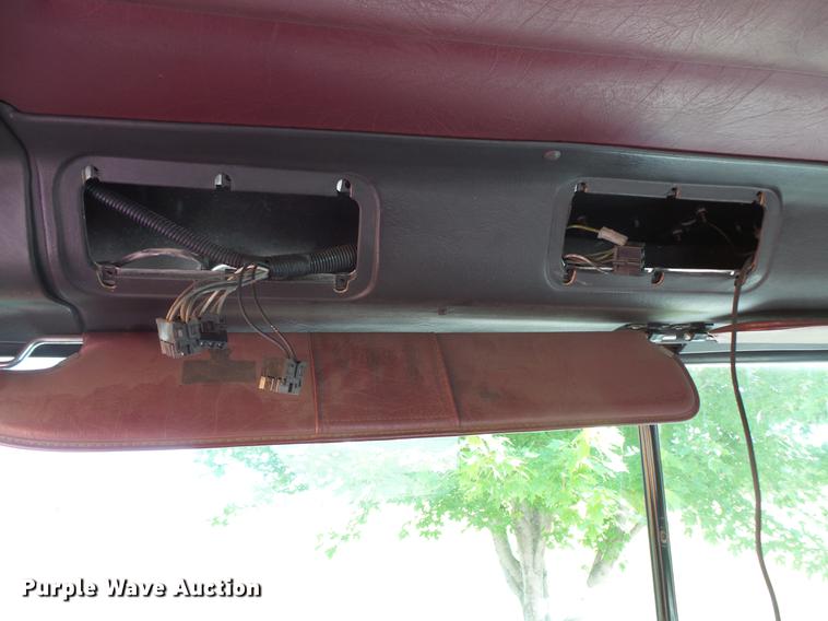 image for item DV9333 1994 International 9200 semi truck