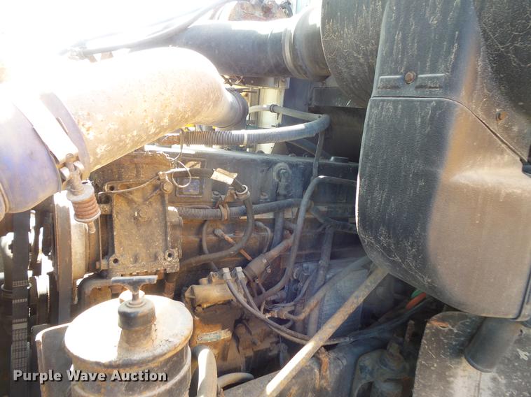 image for item DV9333 1994 International 9200 semi truck