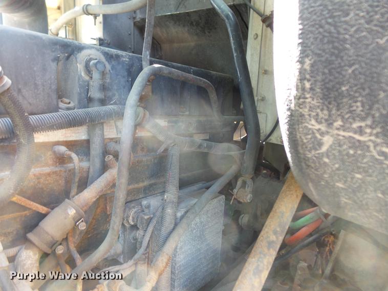 image for item DV9333 1994 International 9200 semi truck