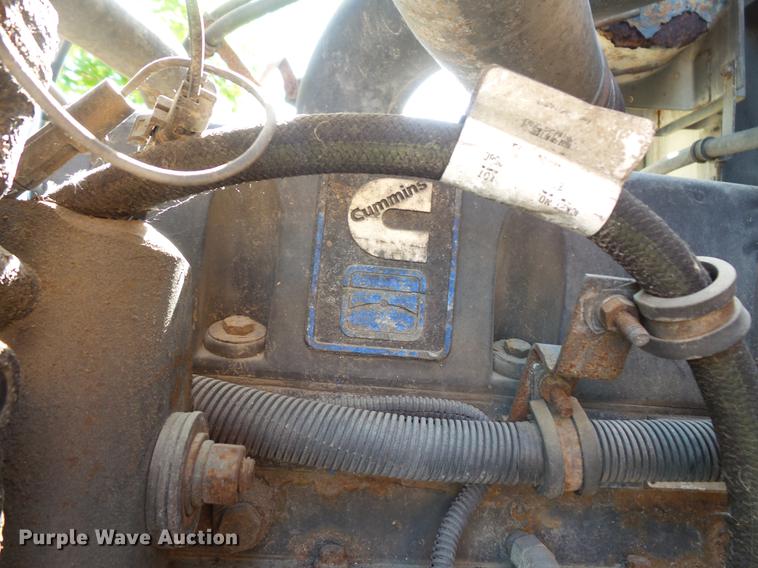 image for item DV9333 1994 International 9200 semi truck