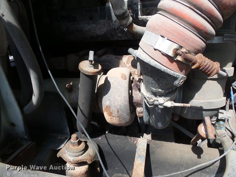 image for item DV9333 1994 International 9200 semi truck