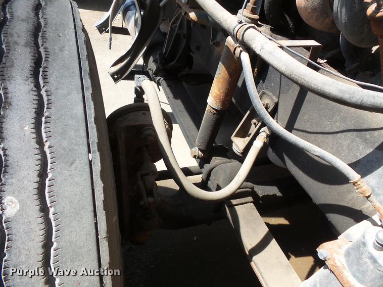 image for item DV9333 1994 International 9200 semi truck