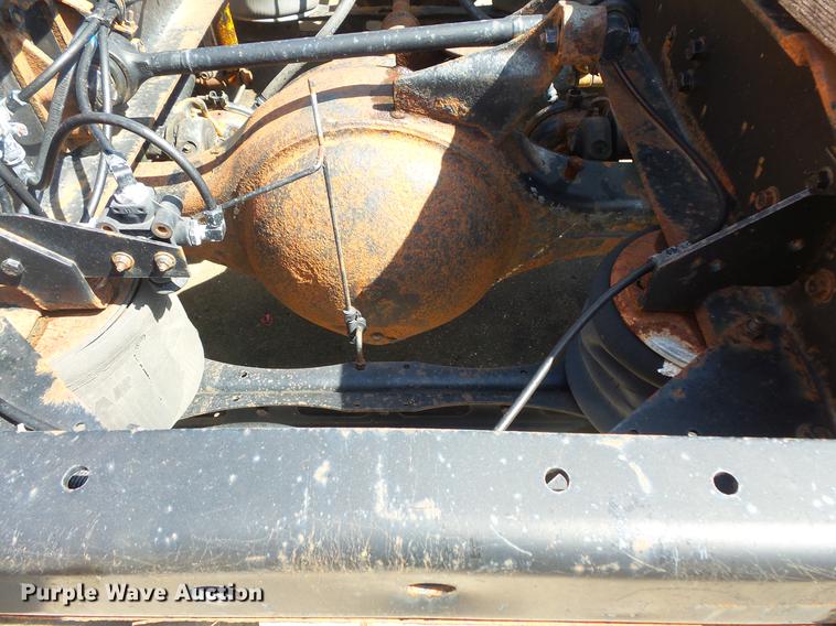 image for item DV9333 1994 International 9200 semi truck