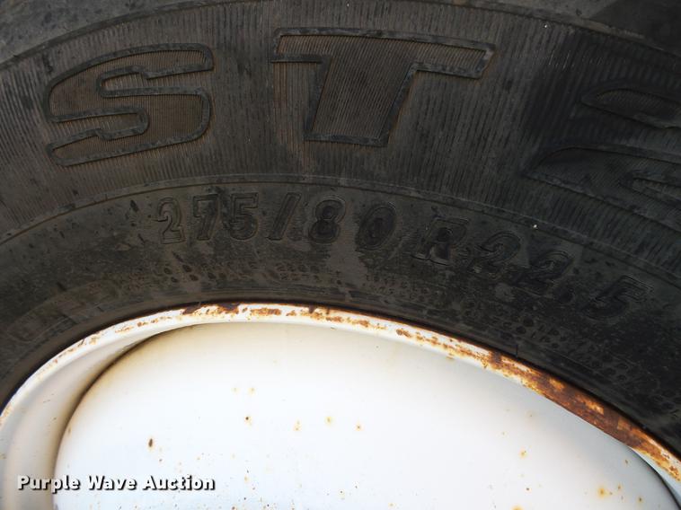 image for item DV9333 1994 International 9200 semi truck