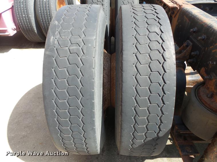 image for item DV9333 1994 International 9200 semi truck