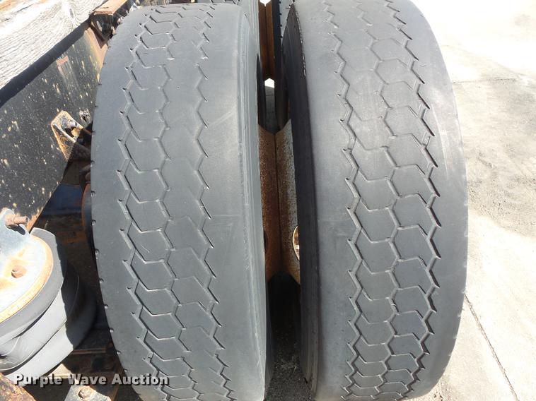 image for item DV9333 1994 International 9200 semi truck