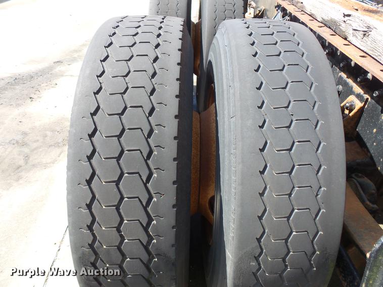 image for item DV9333 1994 International 9200 semi truck