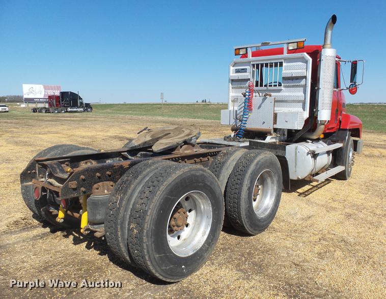 image for item DX9076 1993 Mack CH613 semi truck