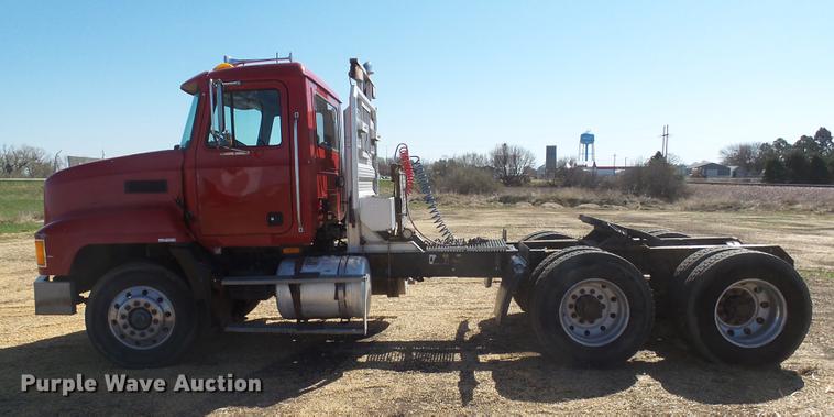 image for item DX9076 1993 Mack CH613 semi truck