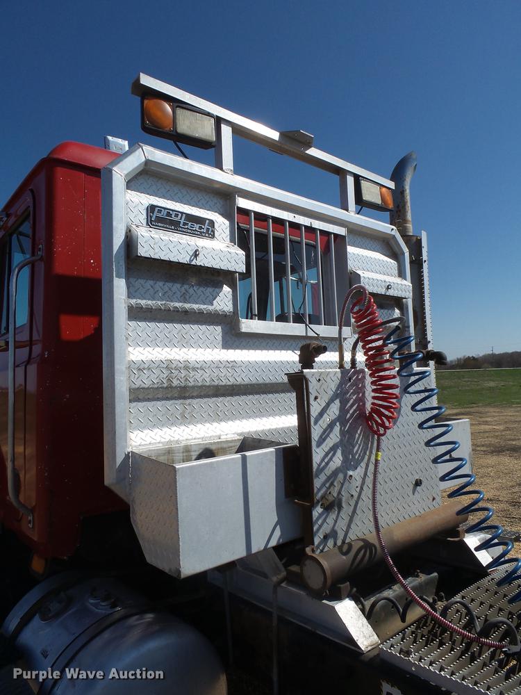 image for item DX9076 1993 Mack CH613 semi truck