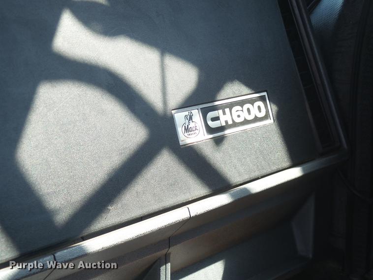 image for item DX9076 1993 Mack CH613 semi truck