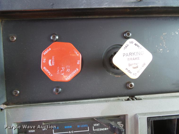 image for item DX9076 1993 Mack CH613 semi truck