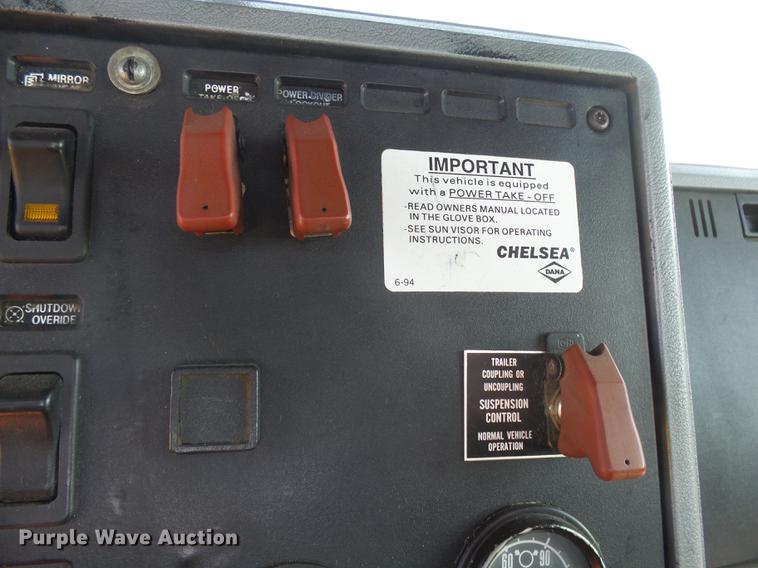 image for item DX9076 1993 Mack CH613 semi truck