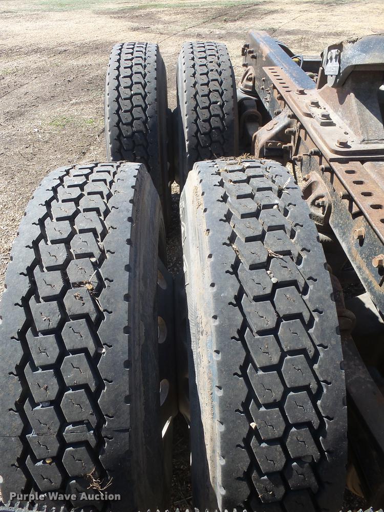 image for item DX9076 1993 Mack CH613 semi truck