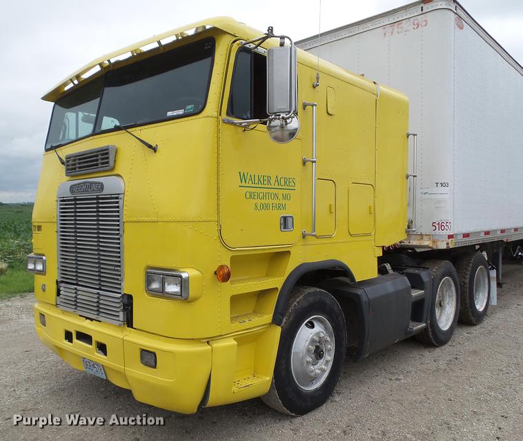 image for item DZ9370 1989 Freightliner COEFLA086 semi truck