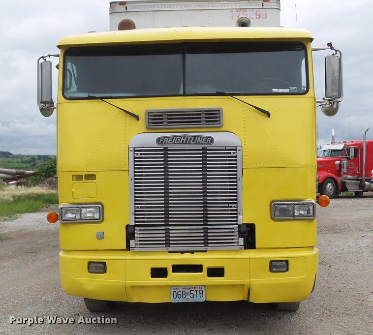 image for item DZ9370 1989 Freightliner COEFLA086 semi truck