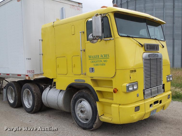 image for item DZ9370 1989 Freightliner COEFLA086 semi truck