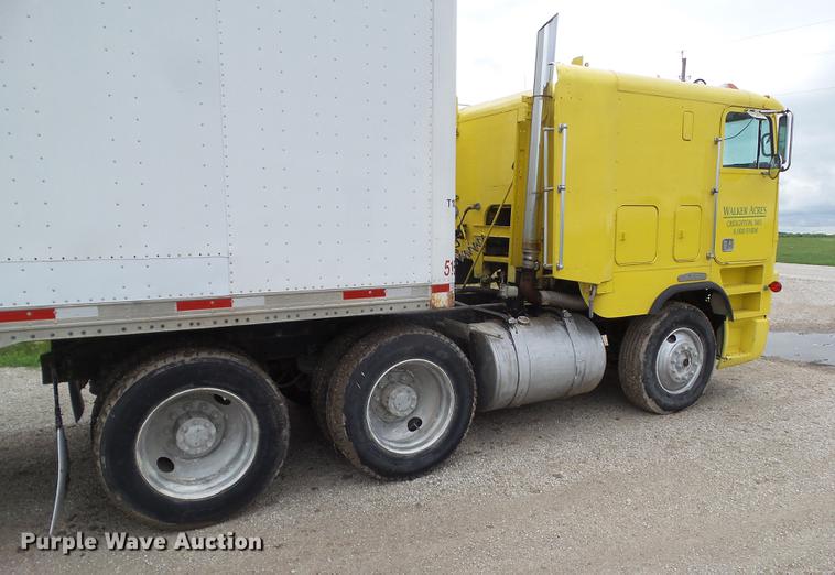 image for item DZ9370 1989 Freightliner COEFLA086 semi truck