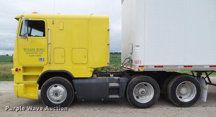 image for item DZ9370 1989 Freightliner COEFLA086 semi truck