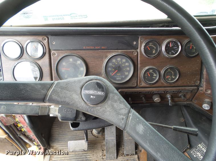 image for item DZ9370 1989 Freightliner COEFLA086 semi truck