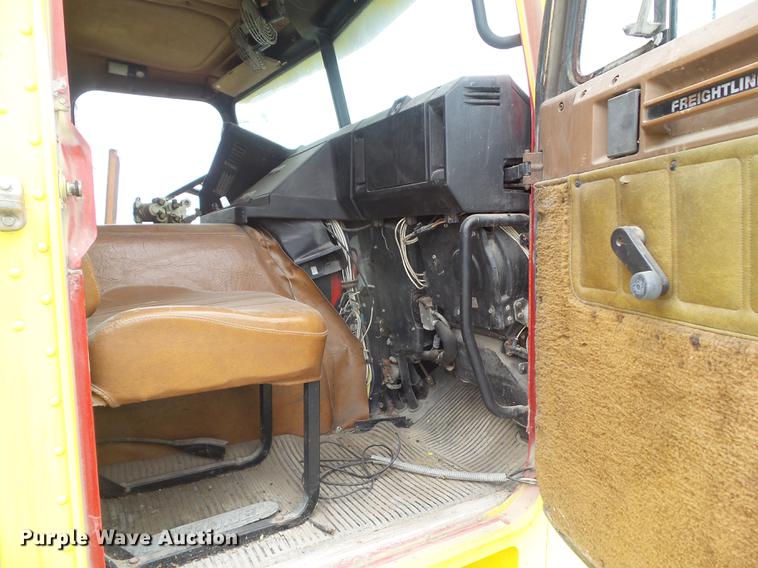 image for item DZ9370 1989 Freightliner COEFLA086 semi truck