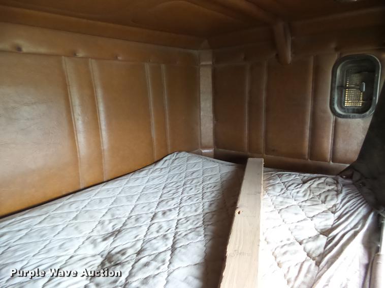 image for item DZ9370 1989 Freightliner COEFLA086 semi truck