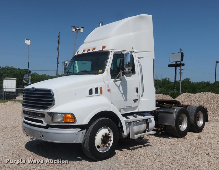 image for item EP9438 2005 Sterling AT9500 semi truck