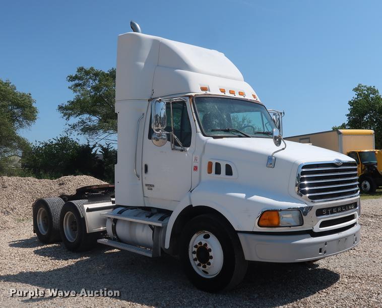 image for item EP9438 2005 Sterling AT9500 semi truck