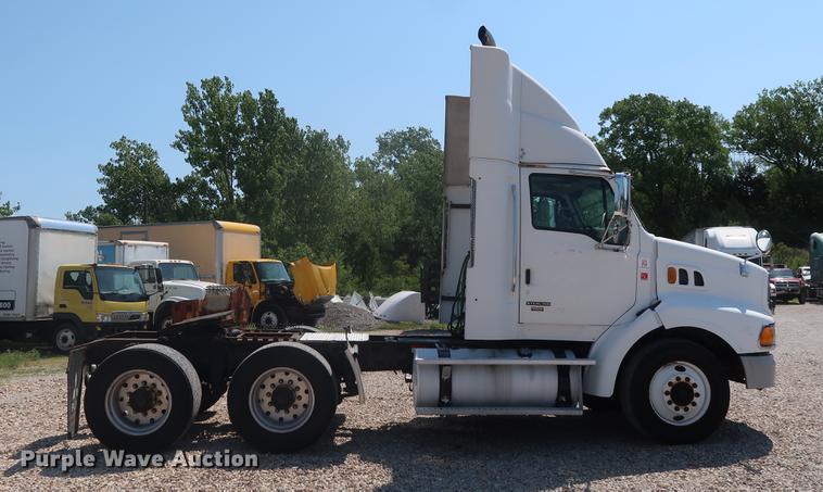 image for item EP9438 2005 Sterling AT9500 semi truck