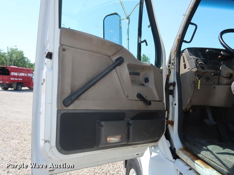 image for item EP9438 2005 Sterling AT9500 semi truck